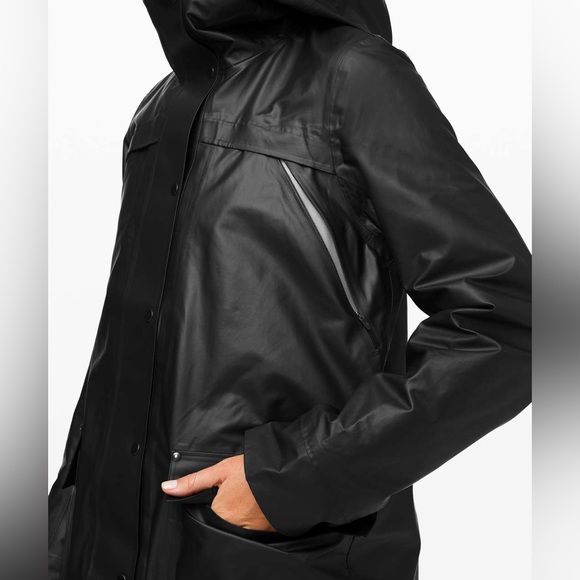 Lululemon into the drizzle black raincoat - Picture 5 of 16